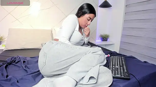 Snapshot of SARAH_COLLENS_ chatting on July 2026 11:33:02 PM SARAH COLLENS online show from July 2026 11:33:02 PM