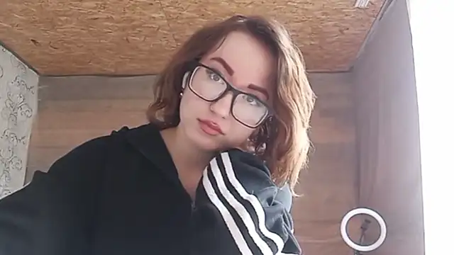 Snapshot of OliviaMoment chatting on June 2026 08:03:01 AM OliviaMoment online show from June 2026 08:03:01 AM