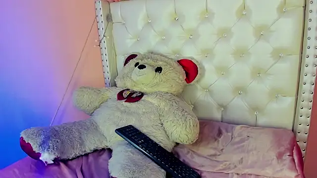 valentinee xo online show from June 2026 05:01:01 AM