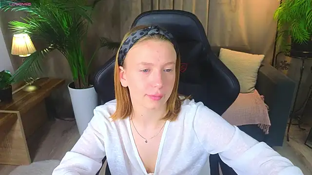 Snapshot of BeatriceLoven chatting on June 2026 09:35:02 PM BeatriceLoven online show from June 2026 09:35:02 PM