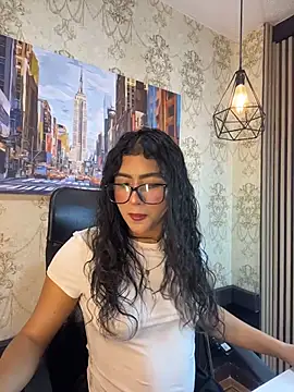Snapshot of Holly_Watson_ chatting on July 2026 04:51:02 AM Holly Watson online show from July 2026 04:51:02 AM