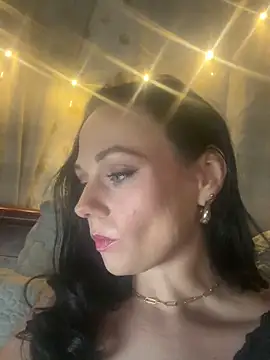 Snapshot of LeahbX chatting on June 2026 05:00:01 AM LeahbX online show from June 2026 05:00:01 AM