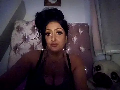 Snapshot of Angeldevlin81 chatting on June 2026 10:21:02 PM Angeldevlin81 online show from June 2026 10:21:02 PM