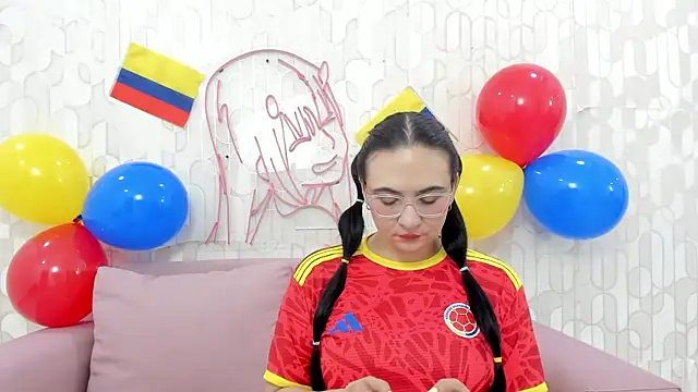 Snapshot of Lunna_Ferrer chatting on June 2026 12:44:02 PM Lunna Ferrer online show from June 2026 12:44:02 PM