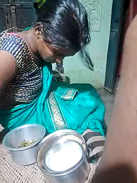 Snapshot of desiwife123coupl chatting on June 2026 05:19:02 PM desiwife123coupl online show from June 2026 05:19:02 PM