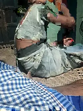 Snapshot of desiwife123coupl chatting on July 2026 04:56:01 PM desiwife123coupl online show from July 2026 04:56:01 PM
