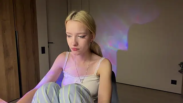 Snapshot of Anny_qte chatting on June 2026 07:18:01 PM Anny qte online show from June 2026 07:18:01 PM