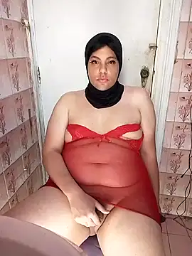 Snapshot of LenaQPeach chatting on June 2026 07:21:02 AM LenaQPeach online show from June 2026 07:21:02 AM