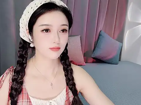 Snapshot of Momo-Wow chatting on June 2026 06:19:02 AM Momo-Wow online show from June 2026 06:19:02 AM