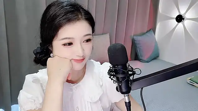 Snapshot of Momo-Wow chatting on June 2026 06:49:02 AM Momo-Wow online show from June 2026 06:49:02 AM