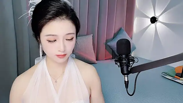 Snapshot of Momo-Wow chatting on June 2026 05:49:02 AM Momo-Wow online show from June 2026 05:49:02 AM