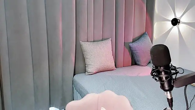Snapshot of Momo-Wow chatting on June 2026 06:08:01 AM Momo-Wow online show from June 2026 06:08:01 AM