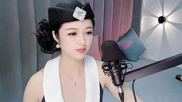 Snapshot of Momo-Wow chatting on July 2026 07:23:02 AM Momo-Wow online show from July 2026 07:23:02 AM