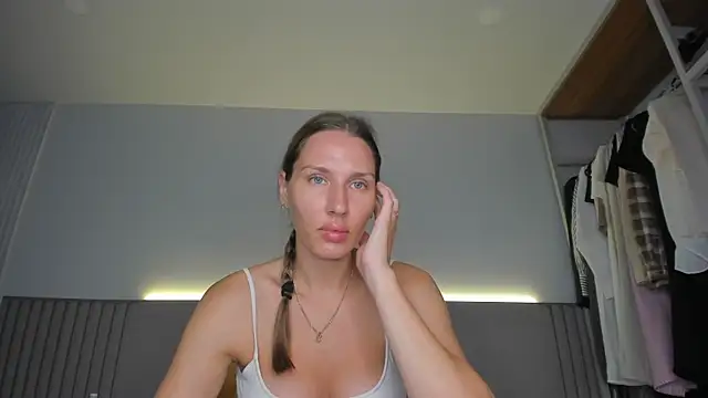 SofiClimbing online show from March 2026 02:48:02 AM