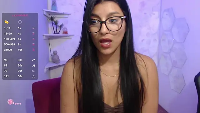 Snapshot of Hailey_Adams chatting on June 2026 01:30:01 PM Hailey Adams online show from June 2026 01:30:01 PM