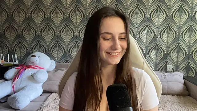 Snapshot of LauriWhitlock chatting on June 2026 12:07:02 PM LauriWhitlock online show from June 2026 12:07:02 PM