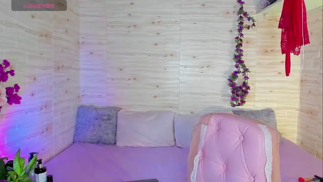 Brittanny777  online show from July 2026 04:53:02 PM