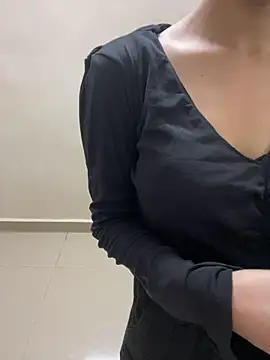 Snapshot of Shefali_01 chatting on June 2026 07:24:01 AM Shefali 01 online show from June 2026 07:24:01 AM