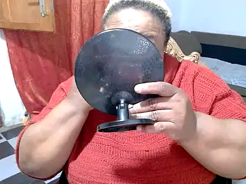 ROSESNICKER00 online show from June 2026 03:49:02 PM
