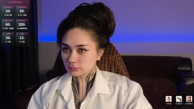 Snapshot of KarenHotFlirt chatting on June 2026 03:00:02 PM KarenHotFlirt online show from June 2026 03:00:02 PM