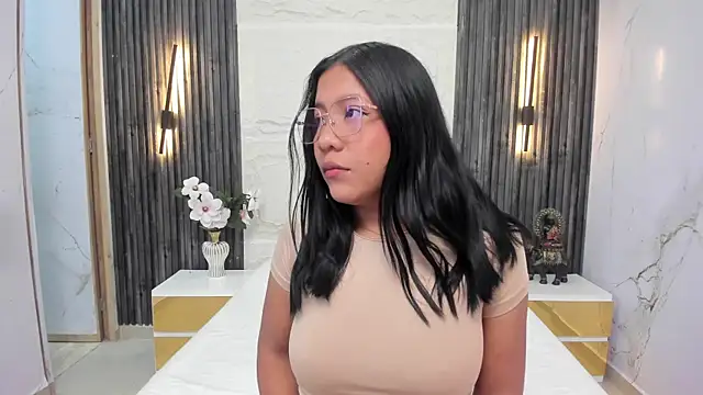 Snapshot of Chloe_dreams4u chatting on July 2026 11:37:02 AM Chloe dreams4u online show from July 2026 11:37:02 AM