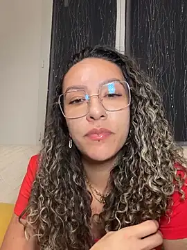Snapshot of leana_bgeee chatting on June 2026 10:45:02 PM leana bgeee online show from June 2026 10:45:02 PM