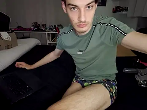 Smelly-Ewan-stinks online show from July 2026 04:24:01 PM