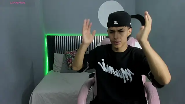Snapshot of Axel_Mendozaa chatting on June 2026 08:07:01 PM Axel Mendozaa online show from June 2026 08:07:01 PM