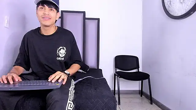 Alejitoo 23 online show from June 2026 11:42:02 AM