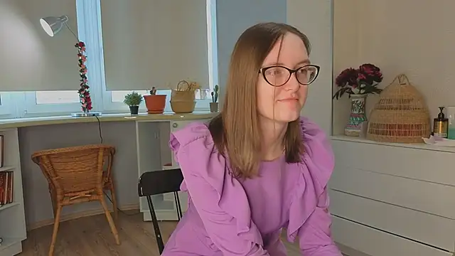 Snapshot of EstelaWeninger chatting on June 2026 04:23:01 AM EstelaWeninger online show from June 2026 04:23:01 AM