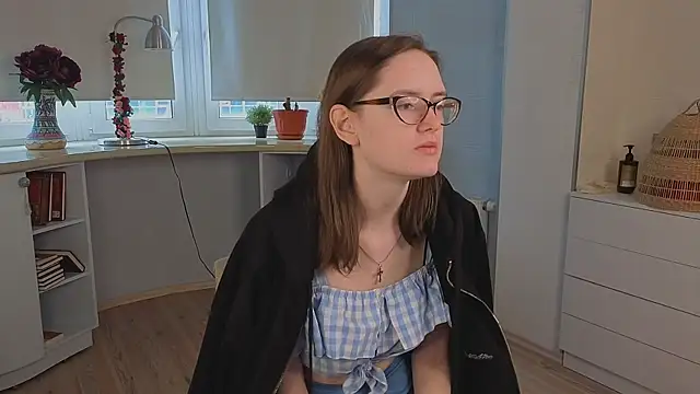 Snapshot of EstelaWeninger chatting on June 2026 04:02:01 AM EstelaWeninger online show from June 2026 04:02:01 AM