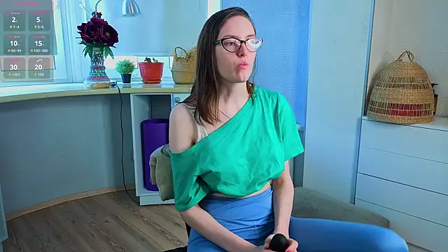 Snapshot of EstelaWeninger chatting on July 2026 04:10:02 AM EstelaWeninger online show from July 2026 04:10:02 AM