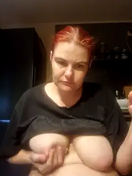 GoldenWifee online show from July 2026 04:17:02 AM