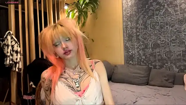 Snapshot of JoanneMcauly chatting on June 2026 09:50:02 PM JoanneMcauly online show from June 2026 09:50:02 PM