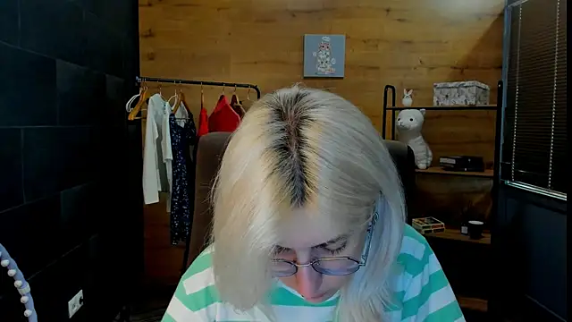 Snapshot of DaisyHopkins chatting on June 2026 08:50:01 AM DaisyHopkins online show from June 2026 08:50:01 AM
