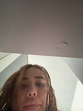 Snapshot of Issie_01 chatting on June 2026 09:54:02 PM Issie 01 online show from June 2026 09:54:02 PM