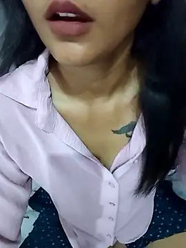 Snapshot of Miss-cutee chatting on June 2026 06:42:01 PM Miss-cutee online show from June 2026 06:42:01 PM
