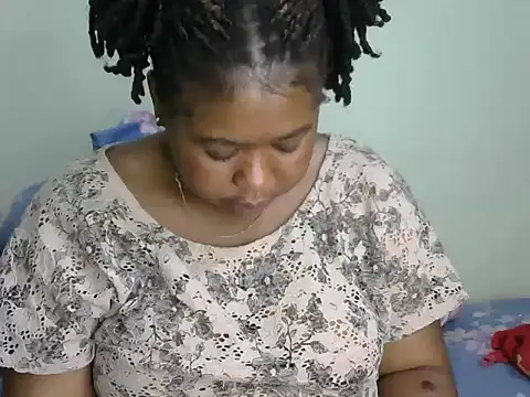 pretty julie22 online show from June 2026 12:47:01 AM