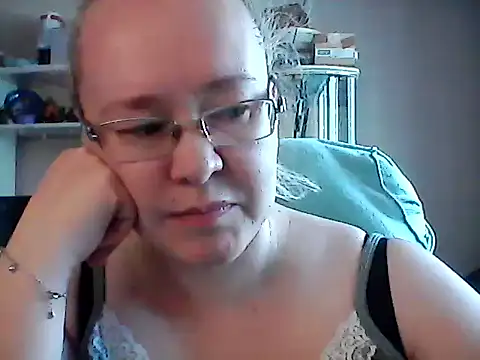 Snapshot of Viola27 chatting on June 2026 07:11:01 AM Viola27 online show from June 2026 07:11:01 AM