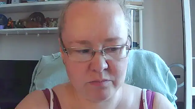 Snapshot of Viola27 chatting on July 2026 06:50:01 AM Viola27 online show from July 2026 06:50:01 AM