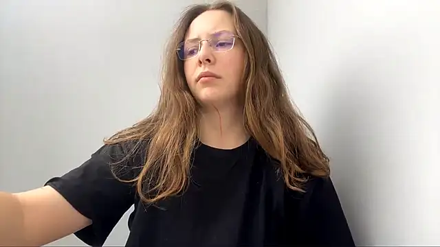 Snapshot of AlisonOhlmacher chatting on June 2026 08:02:02 AM AlisonOhlmacher online show from June 2026 08:02:02 AM