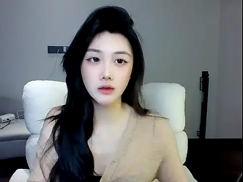 SylvieMaya online show from June 2026 05:06:01 PM