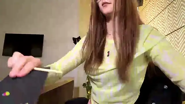 AvrilGillig online show from June 2026 01:14:01 PM