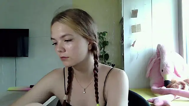 AvrilGillig online show from July 2026 01:03:02 PM