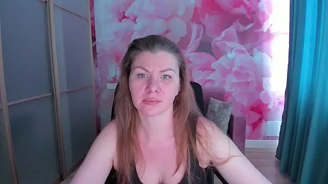 Snapshot of LunaKissesx chatting on June 2026 11:23:02 AM LunaKissesx online show from June 2026 11:23:02 AM