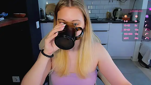 Snapshot of blonde_kellyy chatting on June 2026 04:04:01 AM blonde kellyy online show from June 2026 04:04:01 AM