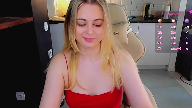 Snapshot of blonde_kellyy chatting on July 2026 04:07:01 AM blonde kellyy online show from July 2026 04:07:01 AM