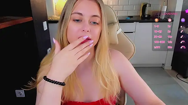Snapshot of blonde_kellyy chatting on July 2026 04:19:01 AM blonde kellyy online show from July 2026 04:19:01 AM