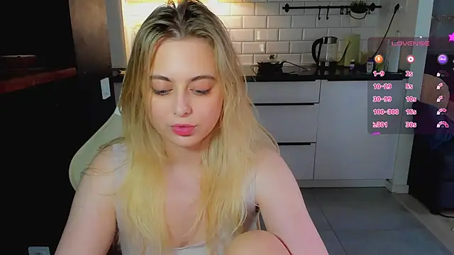 Snapshot of blonde_kellyy chatting on July 2026 06:20:01 AM blonde kellyy online show from July 2026 06:20:01 AM