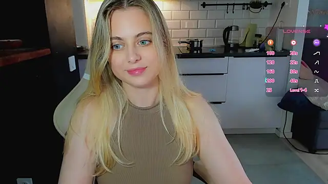 Snapshot of blonde_kellyy chatting on July 2026 04:21:01 AM blonde kellyy online show from July 2026 04:21:01 AM